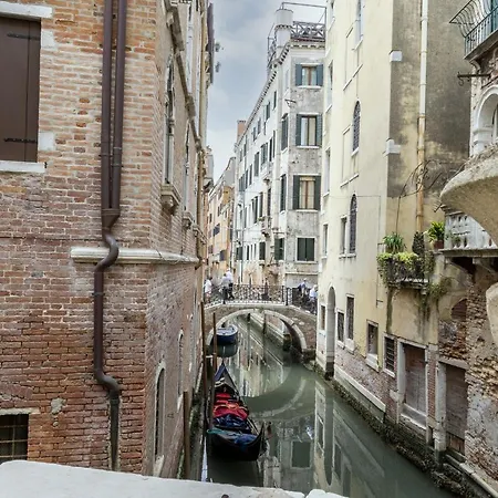 Apartament Gondola Luxury - Campo Santi Filippo E Giacomo By Wonderful Italy *