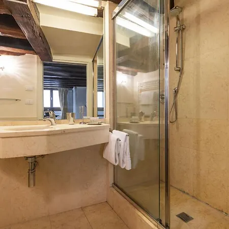 Apartament Gondola Luxury - Campo Santi Filippo E Giacomo By Wonderful Italy Wenecja