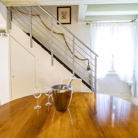 Gondola Luxury - Campo Santi Filippo E Giacomo By Wonderful Italy Apartament Wenecja
