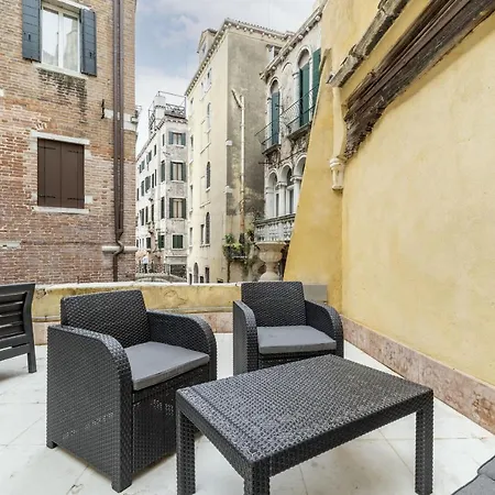 Apartment Gondola Luxury - Campo Santi Filippo E Giacomo By Wonderful Italy