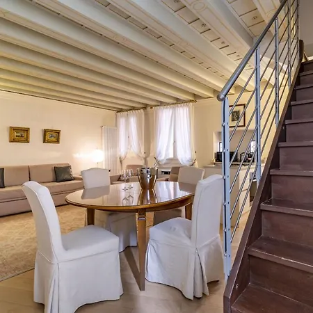 Gondola Luxury - Campo Santi Filippo E Giacomo By Wonderful Italy