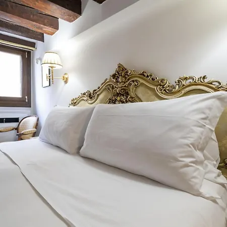 Apartment Gondola Luxury - Campo Santi Filippo E Giacomo By Wonderful Italy *