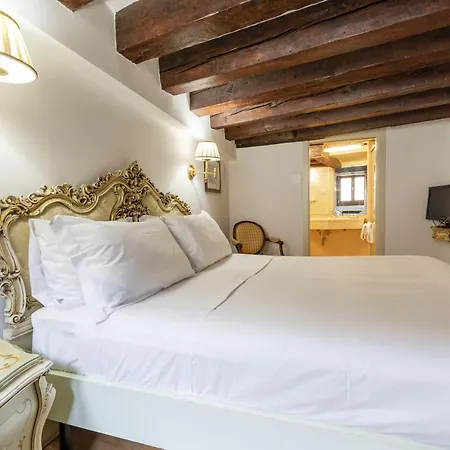 Gondola Luxury - Campo Santi Filippo E Giacomo By Wonderful Italy *