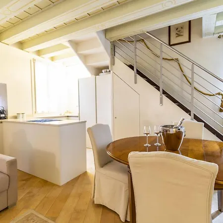 Apartment Gondola Luxury - Campo Santi Filippo E Giacomo By Wonderful Italy