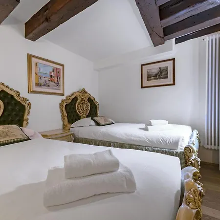 Apartment Gondola Luxury - Campo Santi Filippo E Giacomo By Wonderful Italy