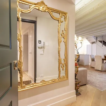 Apartment Gondola Luxury - Campo Santi Filippo E Giacomo By Wonderful Italy *