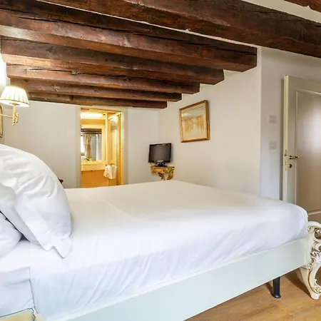 Gondola Luxury - Campo Santi Filippo E Giacomo By Wonderful Italy * Venedig