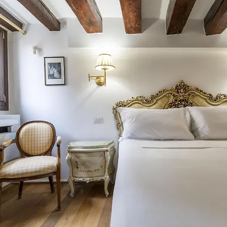 Gondola Luxury - Campo Santi Filippo E Giacomo By Wonderful Italy