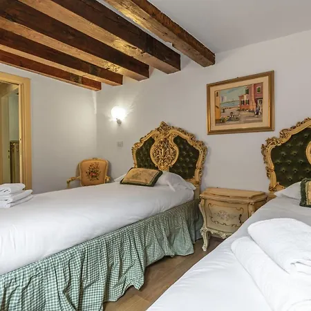 Apartment Gondola Luxury - Campo Santi Filippo E Giacomo By Wonderful Italy