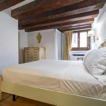 Apartament Gondola Luxury - Campo Santi Filippo E Giacomo By Wonderful Italy *