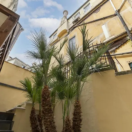 Gondola Luxury - Campo Santi Filippo E Giacomo By Wonderful Italy *