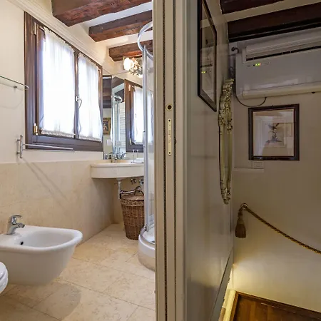 Gondola Luxury - Campo Santi Filippo E Giacomo By Wonderful Italy *