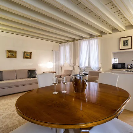 Gondola Luxury - Campo Santi Filippo E Giacomo By Wonderful Italy *