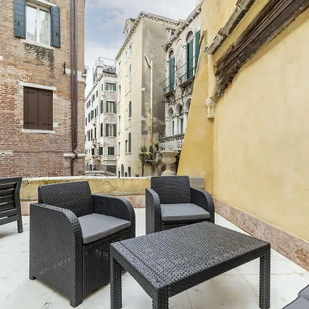 Gondola Luxury - Campo Santi Filippo E Giacomo By Wonderful Italy * Venedig