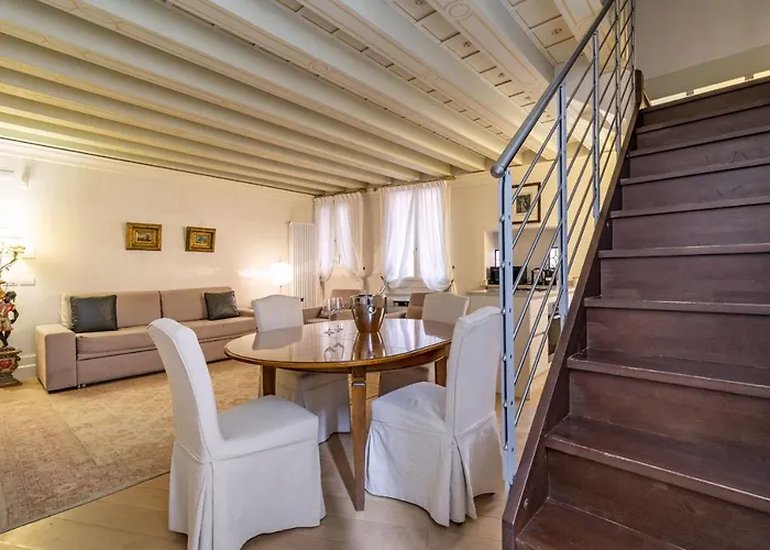 Gondola Luxury - Campo Santi Filippo E Giacomo By Wonderful Italy