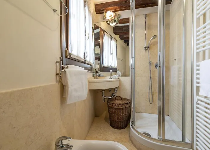 Gondola Luxury - Campo Santi Filippo E Giacomo By Wonderful Italy