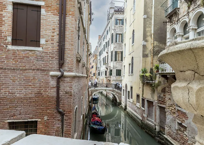 Gondola Luxury - Campo Santi Filippo E Giacomo By Wonderful Italy