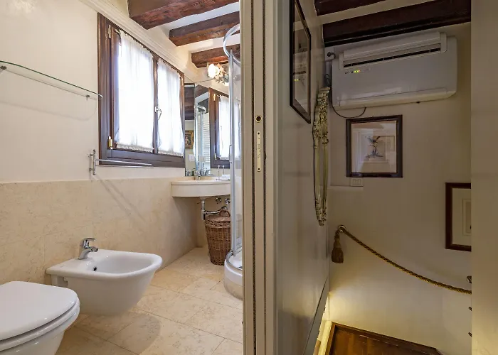 Gondola Luxury - Campo Santi Filippo E Giacomo By Wonderful Italy *