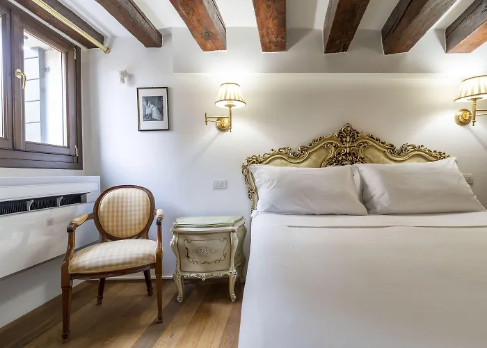 Gondola Luxury - Campo Santi Filippo E Giacomo By Wonderful Italy *