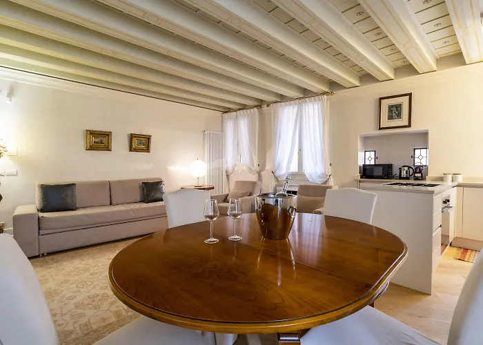 Gondola Luxury - Campo Santi Filippo E Giacomo By Wonderful Italy *